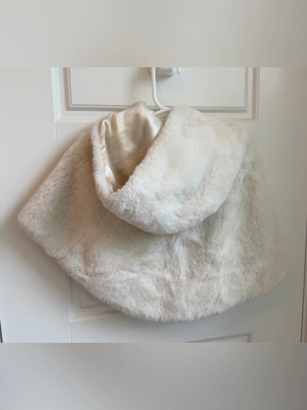 GAP Baby Cream Faux Fur Capelet Satin Lining